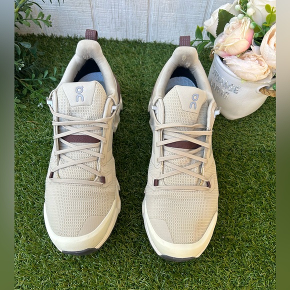 ON Cloudwander Waterproof  women size 9.5 
COLOR: SAND | IVORY $ 170 - Picture 14 of 16